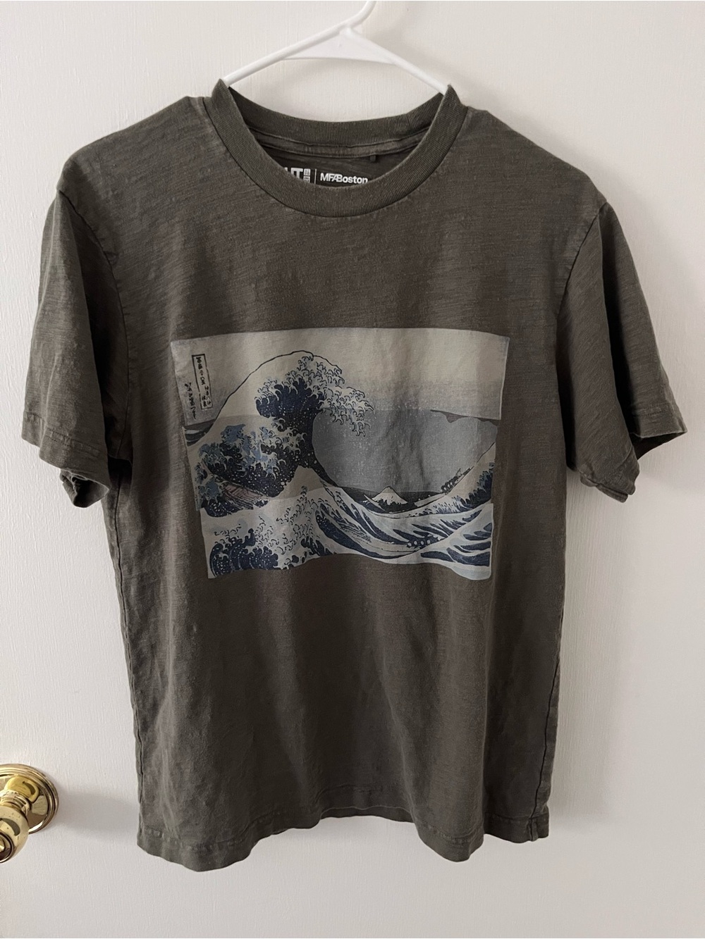 UNIQLO Hokusai UT Short-Sleeve Graphic T-Shirt Olive Green Small
